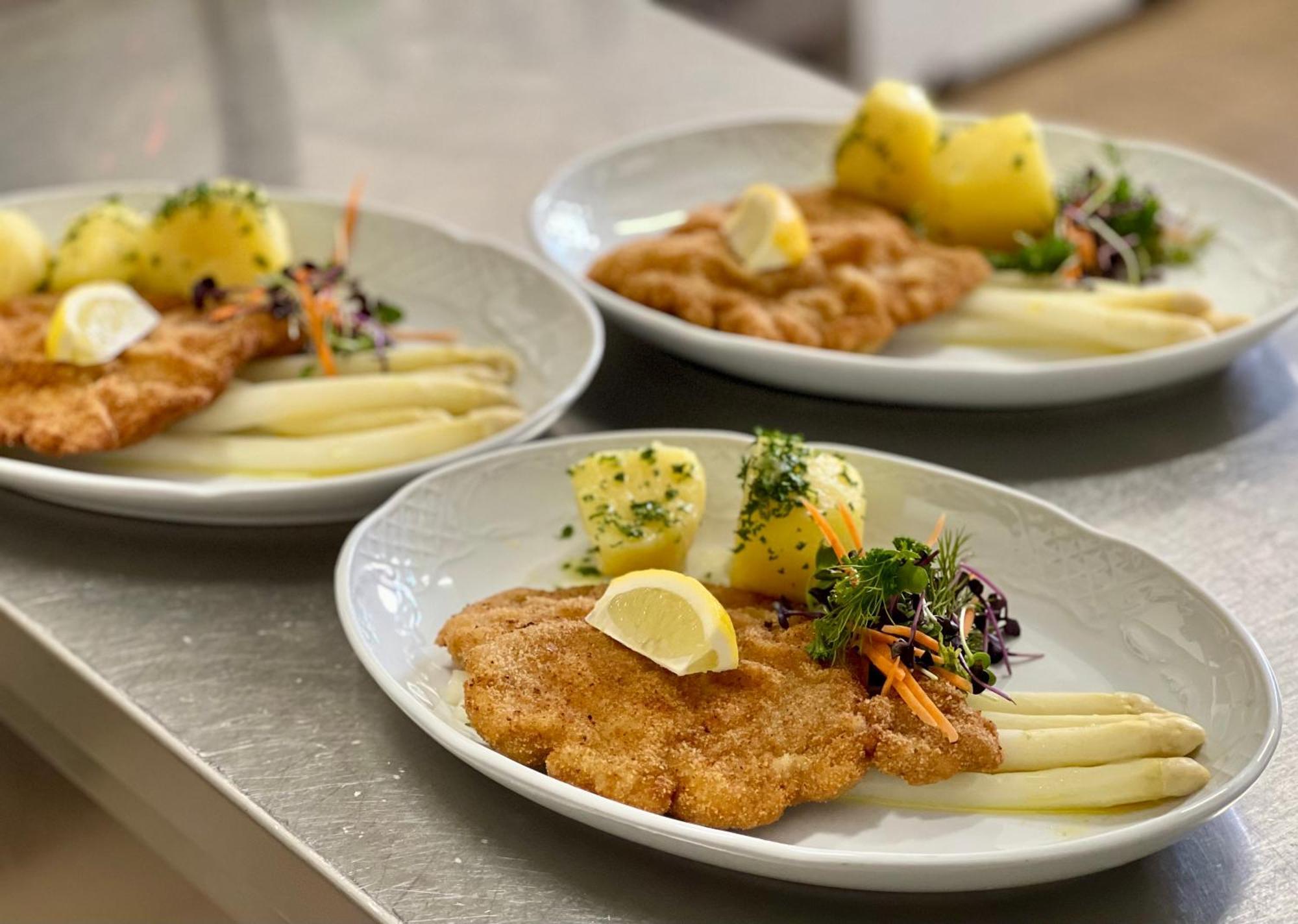 Traditionsgasthaus Goldener Loewe Riesa Restaurant & Pension Eksteriør billede