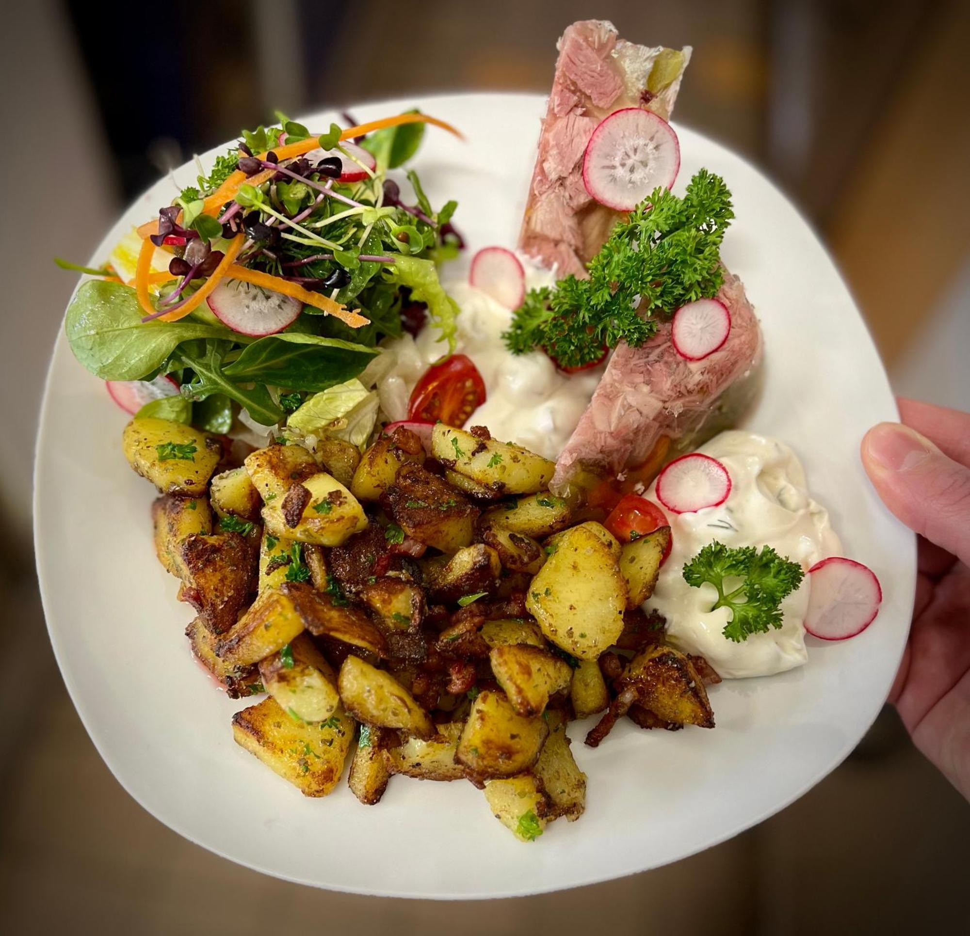 Traditionsgasthaus Goldener Loewe Riesa Restaurant & Pension Eksteriør billede